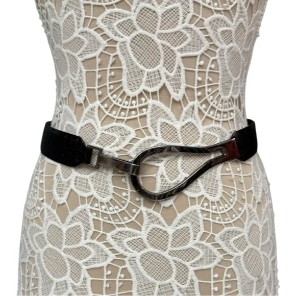 Carlisle Black Croc-Embossed Leather Belt with Sculptural Silver Buckle, Small - Picture 11 of 13